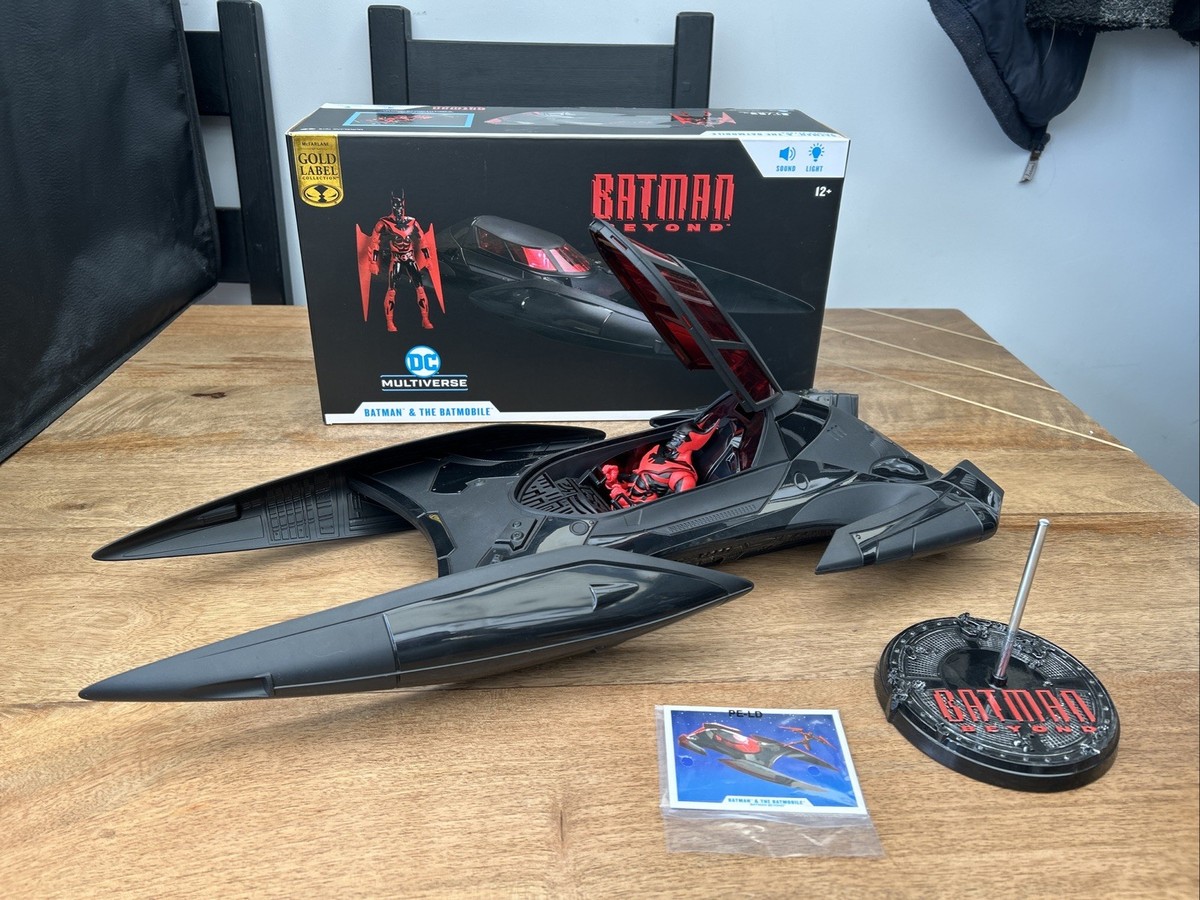 Batman Beyond & Batmobile Gold Label – Set 53 Cm McFarlane Toys, Neuf