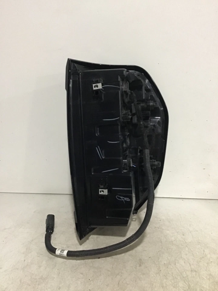 2023 2024 2025 GMC CANYON LH DRIVER TAIL LIGHT OEM C32L 17267 - Image 2 of 4