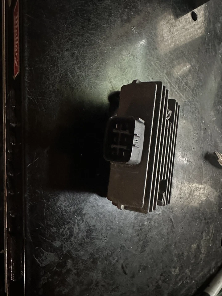 2010-13 Kawasaki Z1000 Oem Voltage Regulator - Image 2 of 4