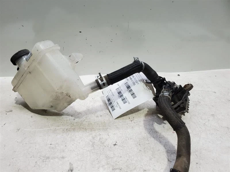 Toyota Camry 2007-2011, bomba de agua auxiliar y tanque de botella de refrigerante, n.º de parte: 16470-28100 Foto 2 de 4