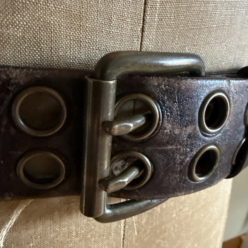 Cinturón de cuero mediano curtido al aceite Y2K American Eagle Outfitters de colección ~ ojales Foto 3 de 4