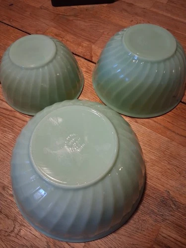 Vintage  FIRE KING JADITE GREEN Set of 3 SWIRL MIXING BOWLS - 7, 8 and 9 inches