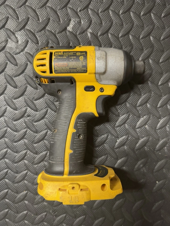 DEWALT 18V DC825 1/4 Destornillador de Impacto Hexagonal -Solo Herramienta- Probado y Funcionando Foto 2 de 3