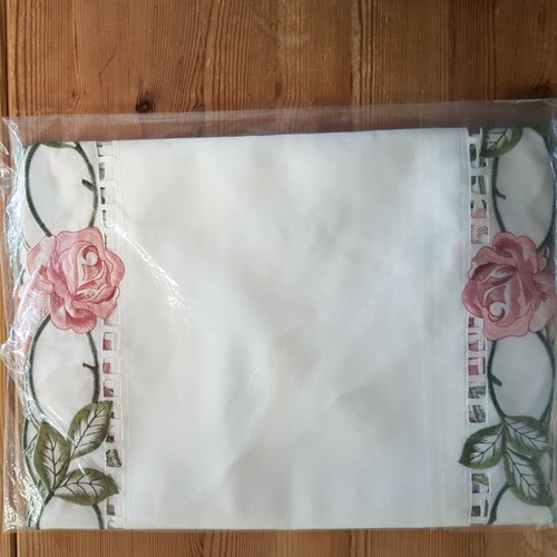 Tischläufer beige 40 x 170 cm mit Rosen bestickt - Bild 2 von 3