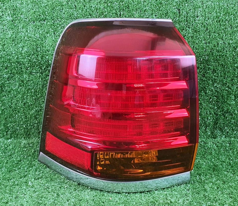 Оригинальный левый задний фонарь (со стороны водителя) для Lexus LX570 2008-2011 годов выпуска б/у - Изображение 2 из 4