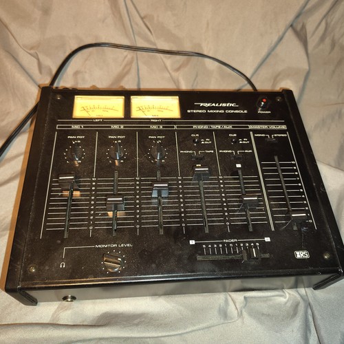 Realistic 32-1200C DJ Stereo Mixing Console 5-Ch 3-Mic 2-Stereo Aux/Phono - Picture 9 of 11