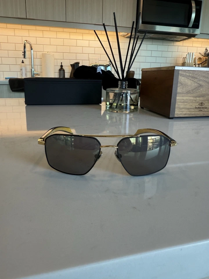 Morgenthal Frederics Apache Negro Y Dorado, Templo Cuerno de Búfalo Foto 3 de 4