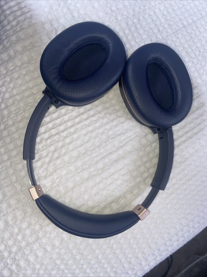 Wireless Headphones  - Image 3 of 4
