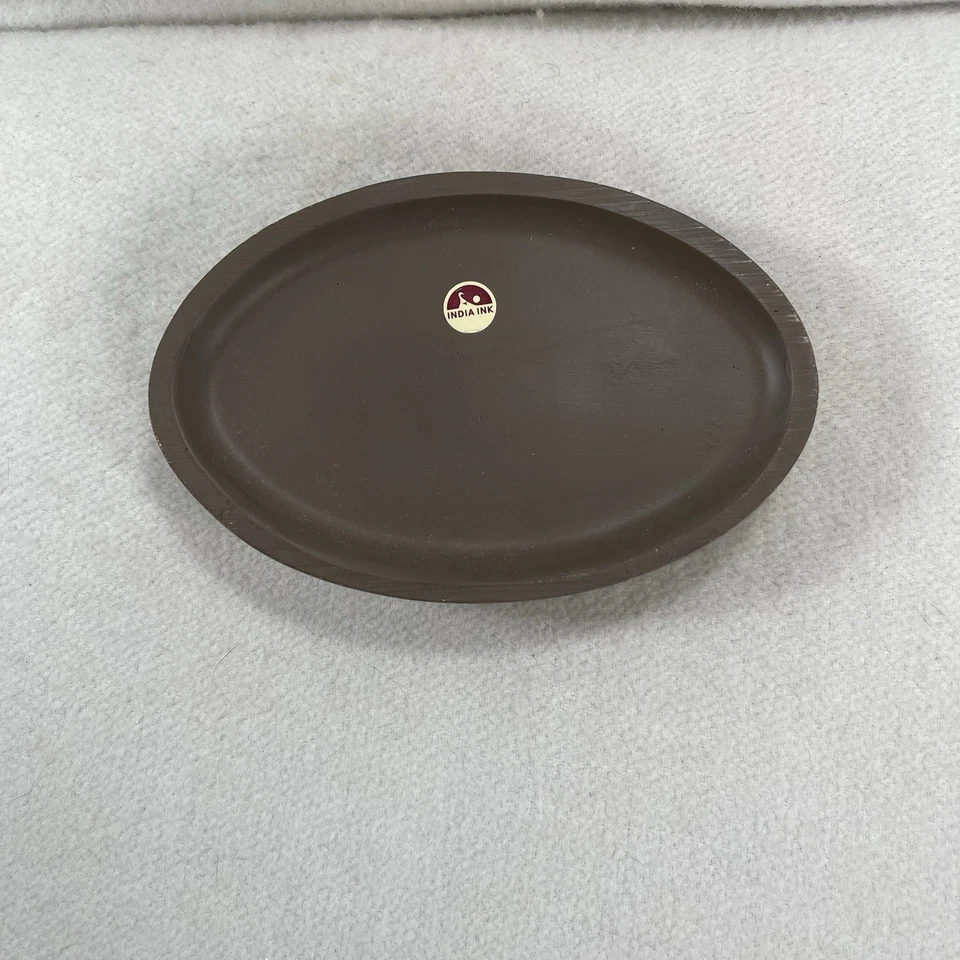 Jabonera ornamentada con patrón de diamante elevado con fondo de mármol sintético marrón beige Foto 3 de 4