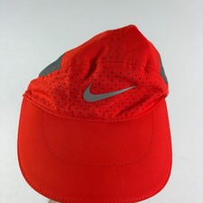 Gorra Nike Tailwind Aerobill Dri Fit roja naranja correr 5 paneles adulto
