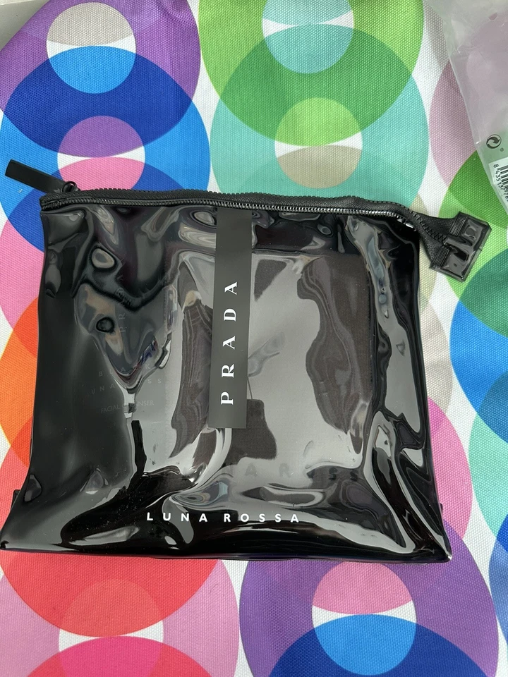 Nuevo PRADA Luna Rossa SPORT Limpiador Facial 3.4oz Bolsa de Toallas Diseñador Juego de 3 piezas Negro Foto 3 de 4