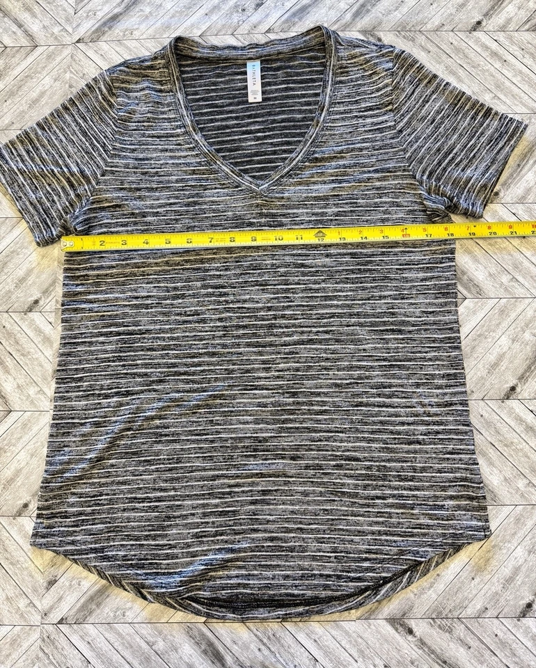 Camiseta Athleta Mujer Gris Mediano Negro Rayas Atletismo Aire Libre Yoga Comodidad Foto 4 de 4