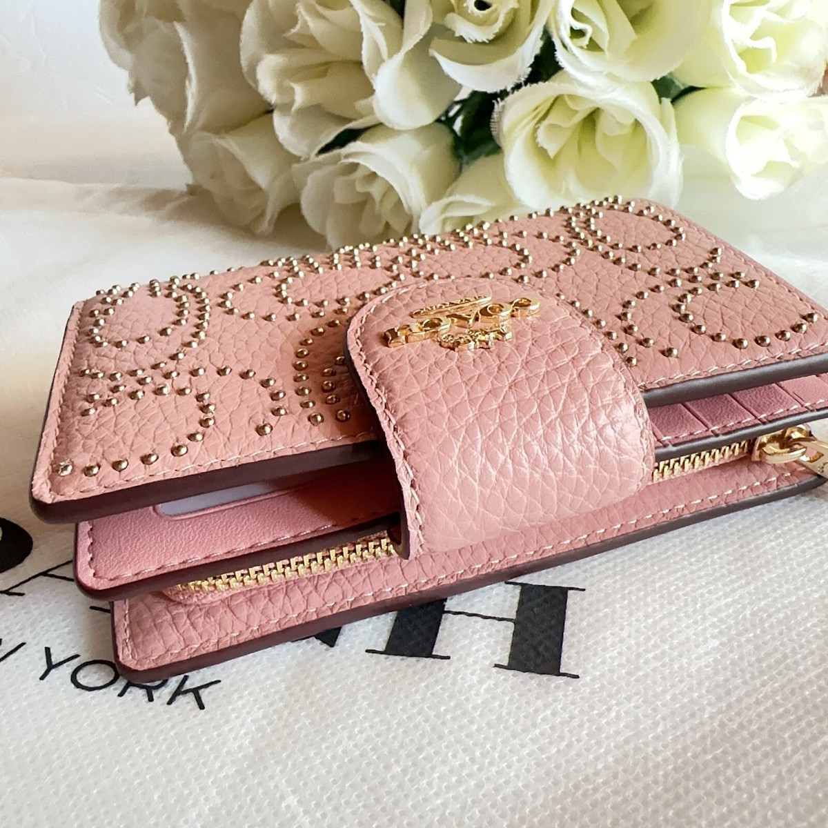 折りたたみ財布 DEINET DEINET SIGNATURE WALLET IN PINK KDCWC4S5311 ❤️COACH CX404 Medium Corner Zip Wallet With Signature