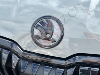 SKODA FABIA III Original Front Logo / Emblem - Zweifarbig lackiert