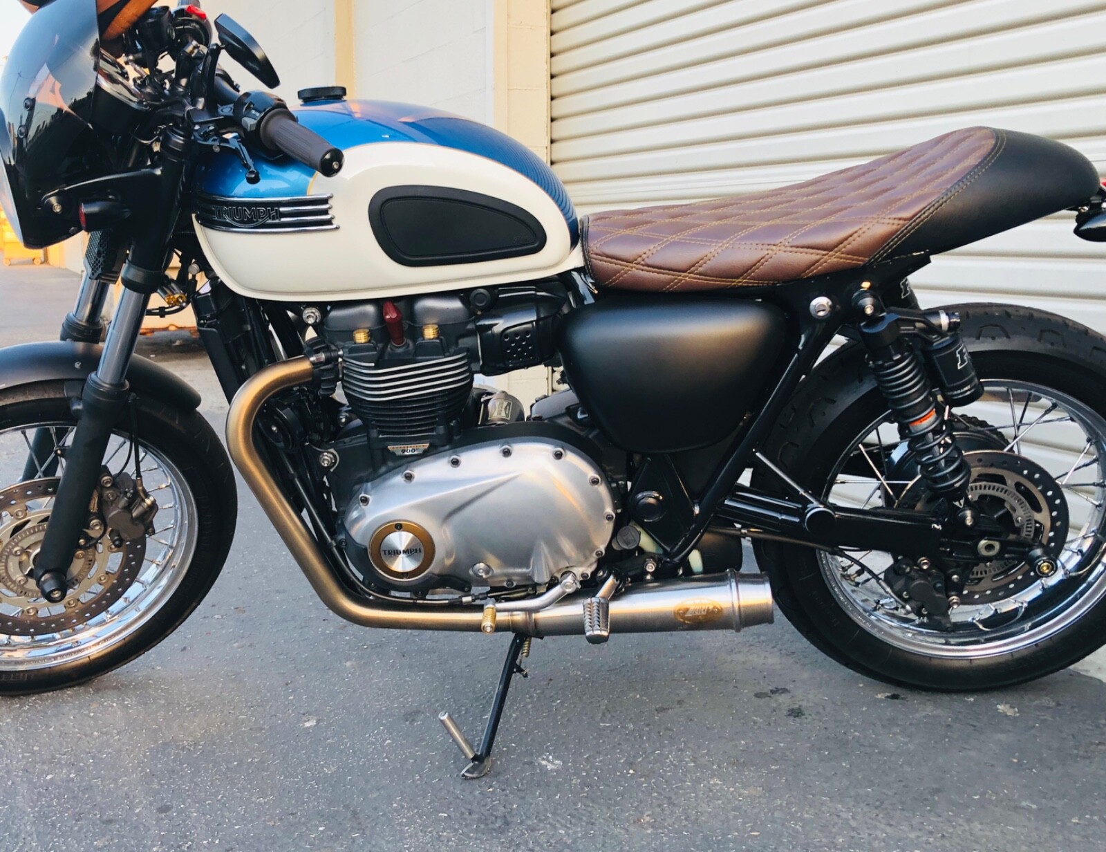 2017 Ural T100  2017 Triumph Bonneville T100