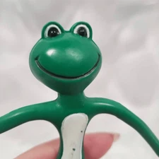 Vintage Sun Hill Bendable Green Frog Figurines Lot of 5 Party Favor Toy