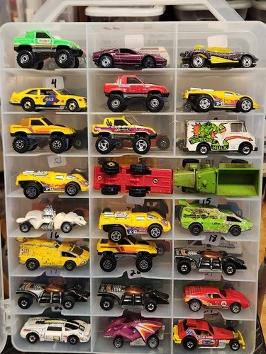 hot wheels vintage UH/GHO/BW (case #84) x-v racers