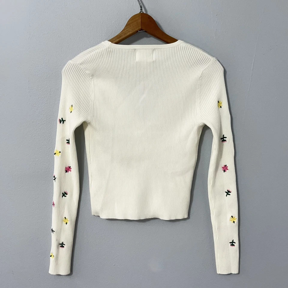 Cárdigan Suéter Recortado Sauce y Viento Mujer XS Blanco Bordado Flores Acanalado Foto 2 de 4