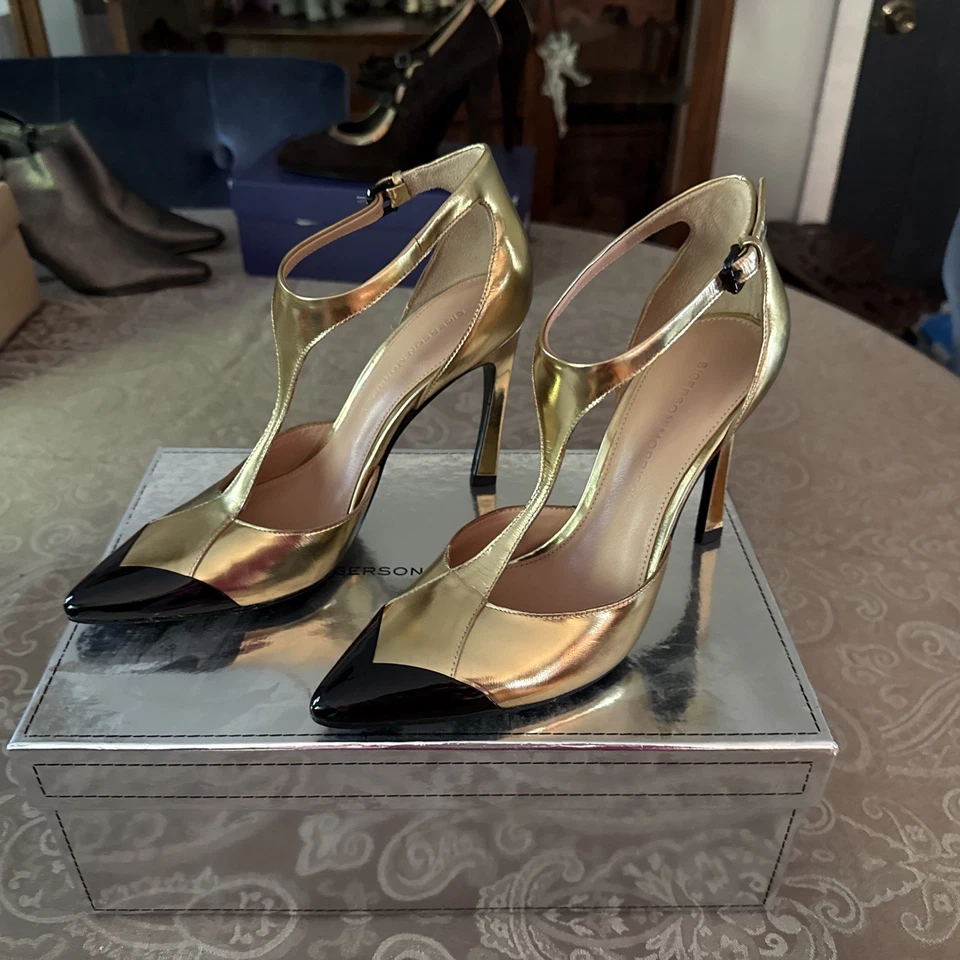 SIGERSON MORRISON Tacón Alto Tirantes en T Specchio Niño Dorado y Negro Talla 7 Orig. $465 Foto 2 de 4