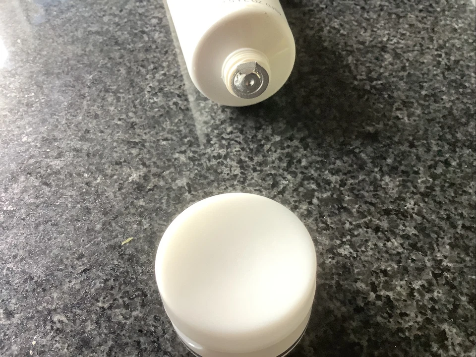 NEU JAFRA Gentle Exfoliating Scrub Mildes Gesicht Peeling mit Jojobaöl 75 ml OVP - Image 2 of 2