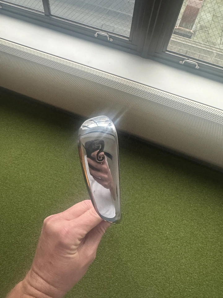 Titlesit 2024 U505 2 hierros diestro (HZRDUS 90 g 6,5 rígido) Foto 4 de 4