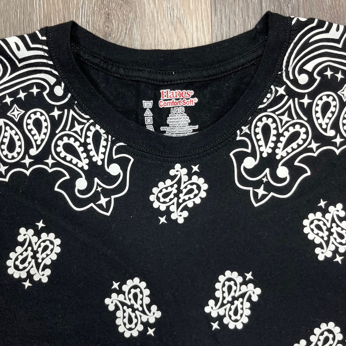 Supreme Hanes Bandana Tagless Tees Size Large Black FW22 Supreme Hanes Bandana Tagless Tees Size Large Black FW22