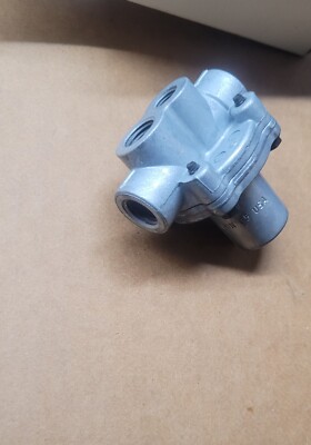 New RKN31001 Meritor Wabco Pressure Protection Valve