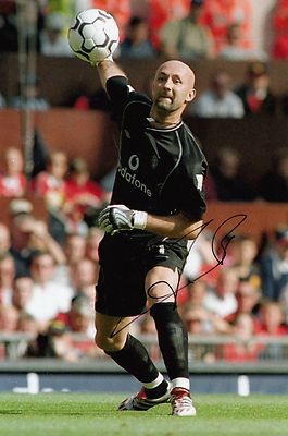 A dejected Fabien Barthez of Manchester United as the third goal goes... News Ph
