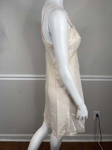 Vintage 40s Nylon blush pink lace full slip dress sexy 38” bust Women’s Lingerie - Picture 5 of 13