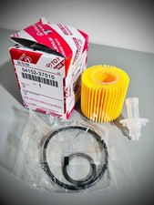 GENUINE TOYOTA OIL FILTER FOR PETROL HYBRID ENGINE.  04152-37010 04152-YZZA6