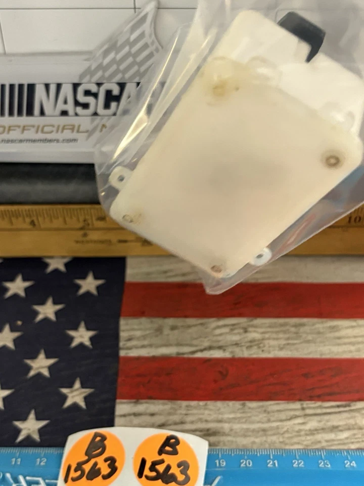 VINTAGE ASSOCIATED GT 1/10 Fuel Tank No Leaks / PreOwned - Image 2 of 4