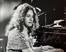 CAROLE KING SIGNED 8x10 PHOTO LEGENDARY SINGER AUTOGRAPH PSA COA