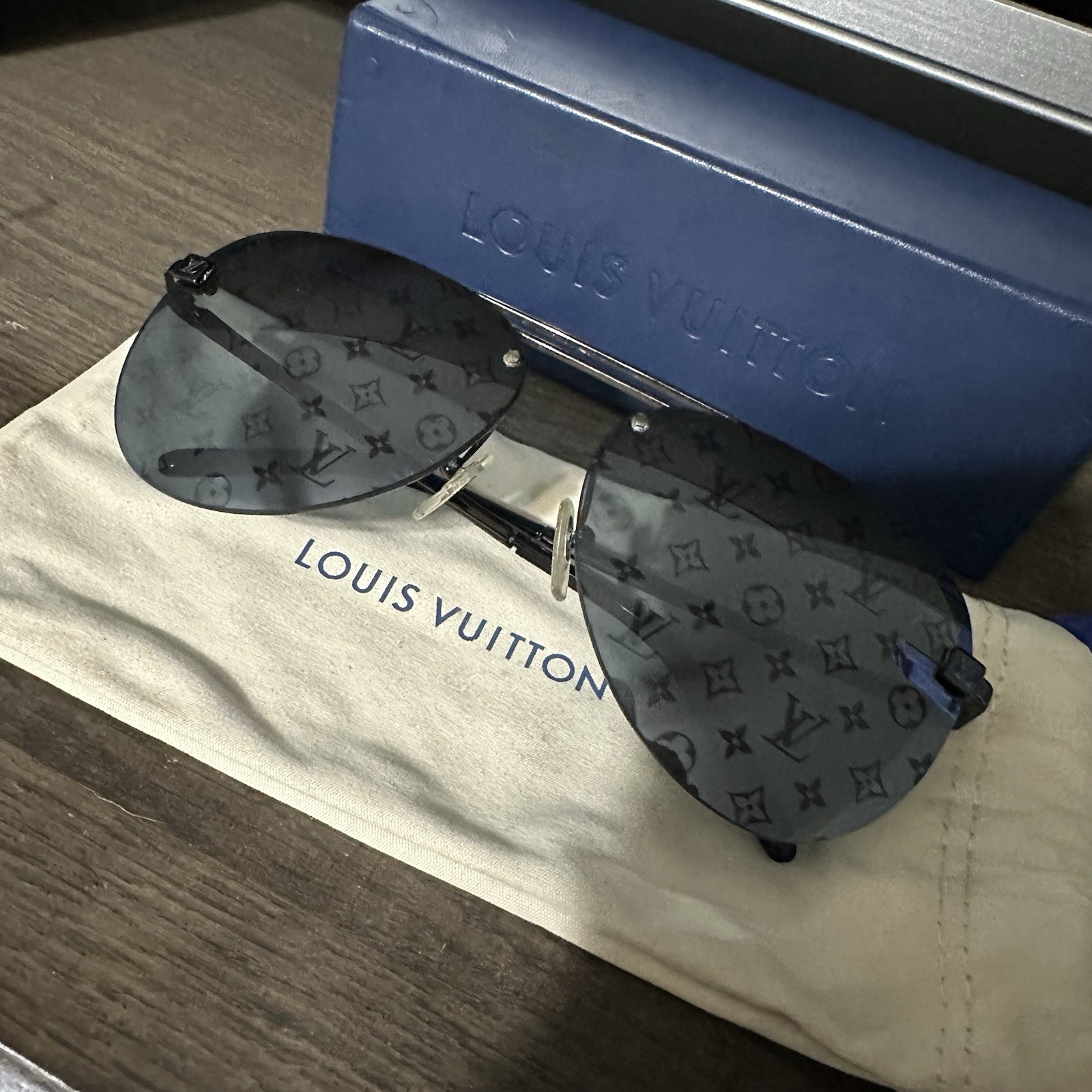 Authentic Louis Vuitton Clockwise Sunglasses - image 3