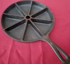 VTG LODGE CAST IRON CORNBREAD PAN SKILLET 9 WEDGE 8 SLICE D1 8CB BRIGHT LN