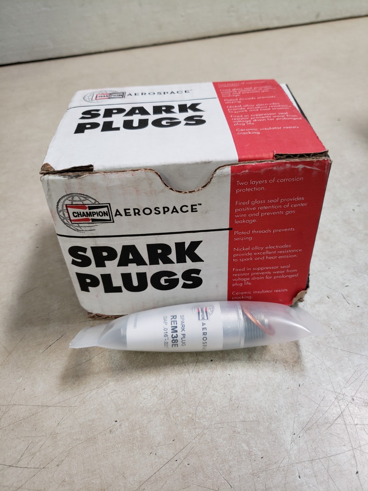 Box of 12 - Champion REM38E, Aviation Spark Plugs