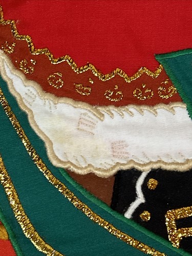 Vintage Santa Embroidered Christmas Tree Skirt - Picture 9 of 10
