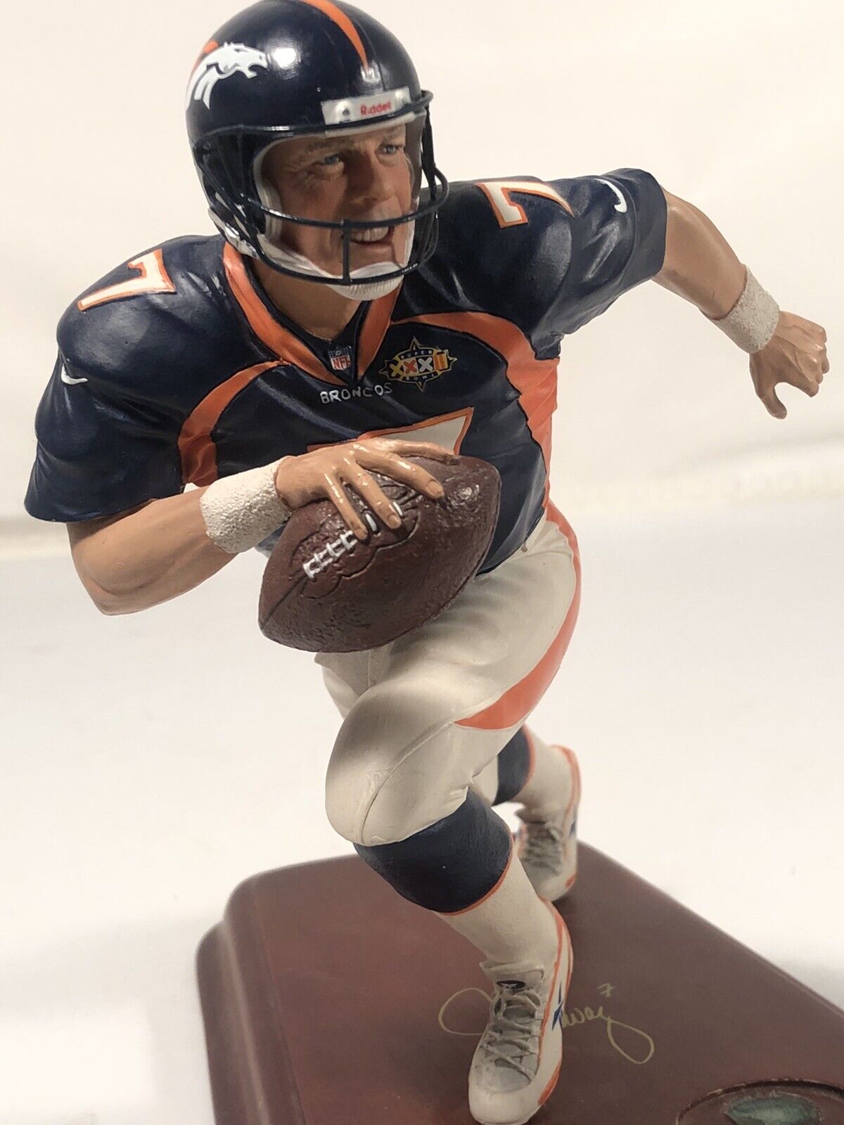 The Danbury Mint Denver Broncos John Elway NFL Figure Smll Damage Priced To  Sell