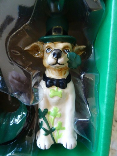 Blue Sky Clayworks Ceramic ST PATRICKS BOOT & DOGS SALT & PEPPER SET nib - Picture 3 of 4