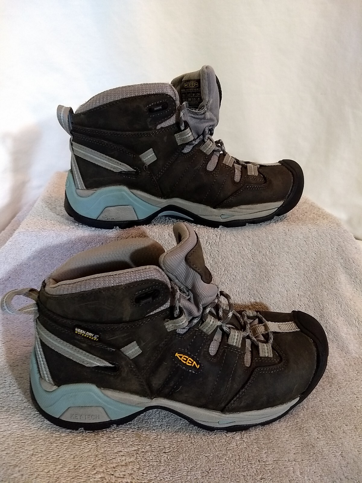 Stivali in pelle impermeabili KEEN (WMNS) Targhee grigi utility mid taglia: 8 #MT50+4