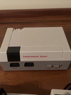 Family Computer System Retro Games Emulator - 2 Controllers - Untested