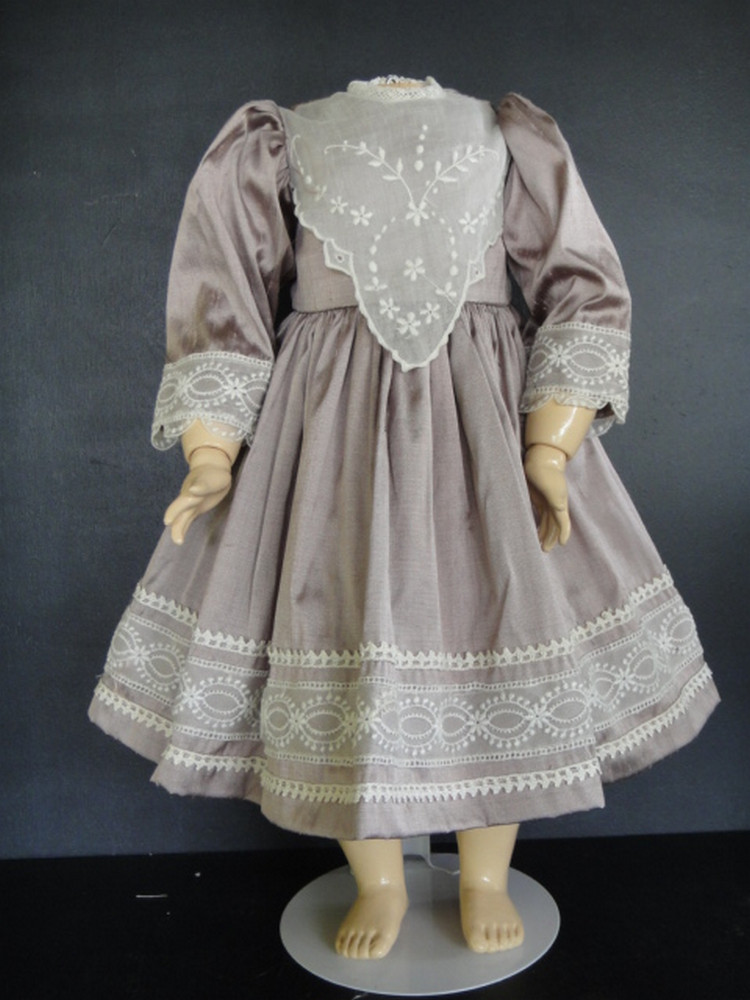 Robe en soie mauve vêtement de poupée ancienne Jumeau Bru 19 pouces