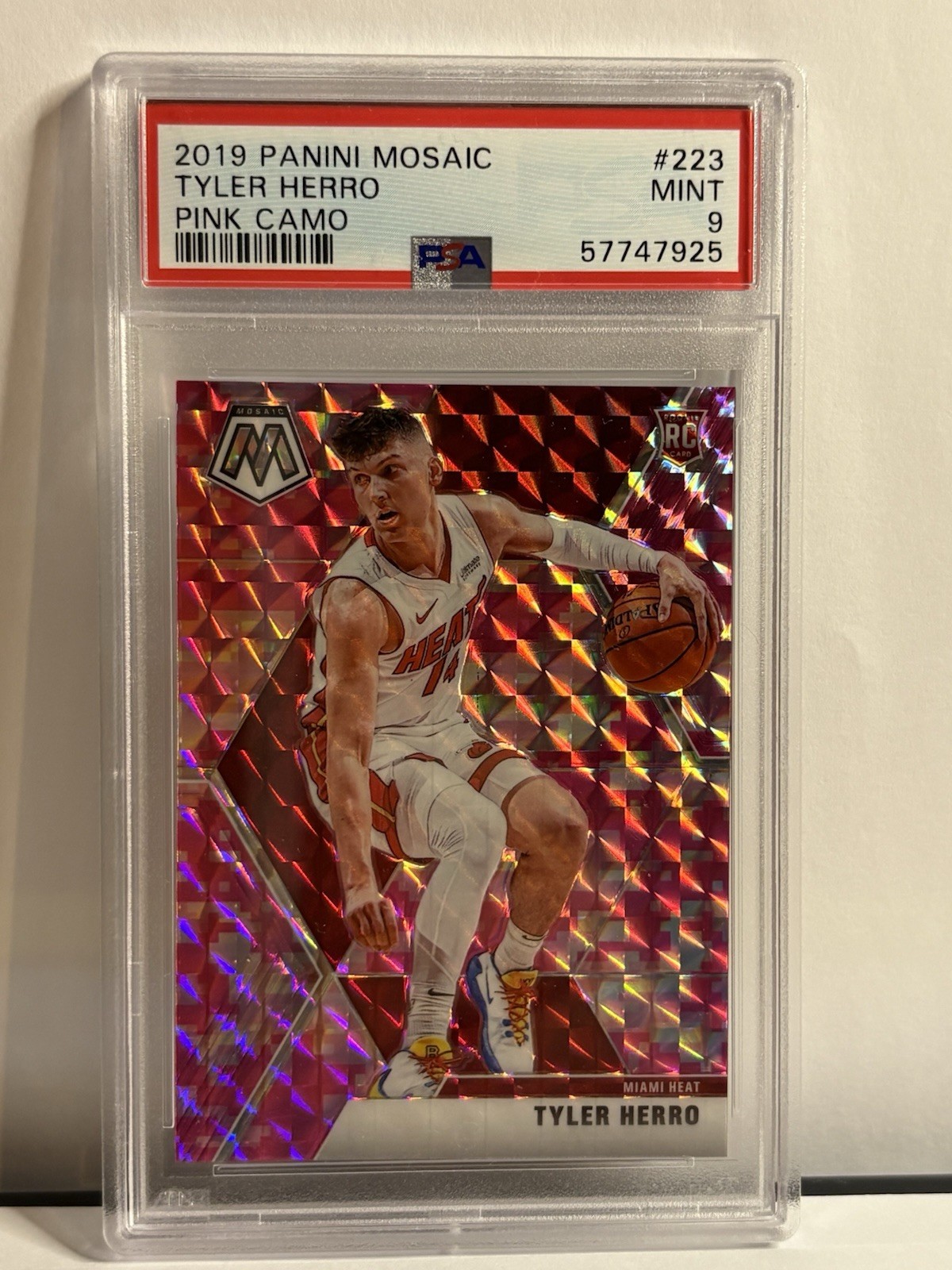 2019-20 Panini Mosaic - Rookies Tyler Herro #223 Pink Camo Prizm (RC)