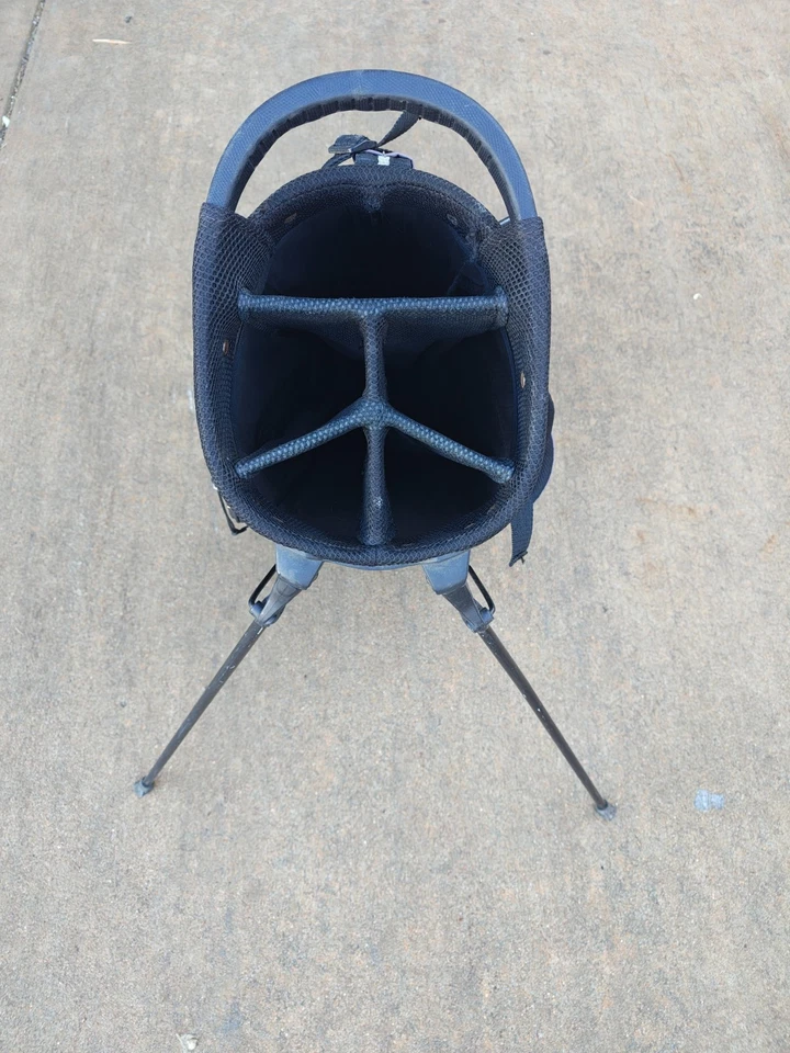 Bolsa de pie de golf ligera de 5 divisores con doble correa Callaway Chev negra/gris Foto 2 de 4