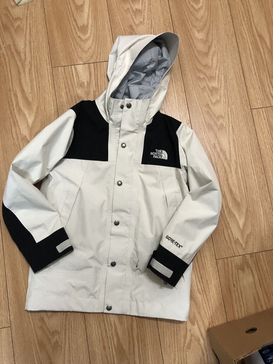 Boys North Face Gore-Tex 1990 Mountain Jacket, White-Black Boys North Face Gore-Tex 1990 Mountain Jacket, White-Black