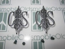 1970-1972 Olds Cutlass Supreme Roof Panel Cs Emblems Pair With Hardware