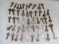 Lot of 50 Vintage Skeleton Key Flat Padlock Keys Lot 4