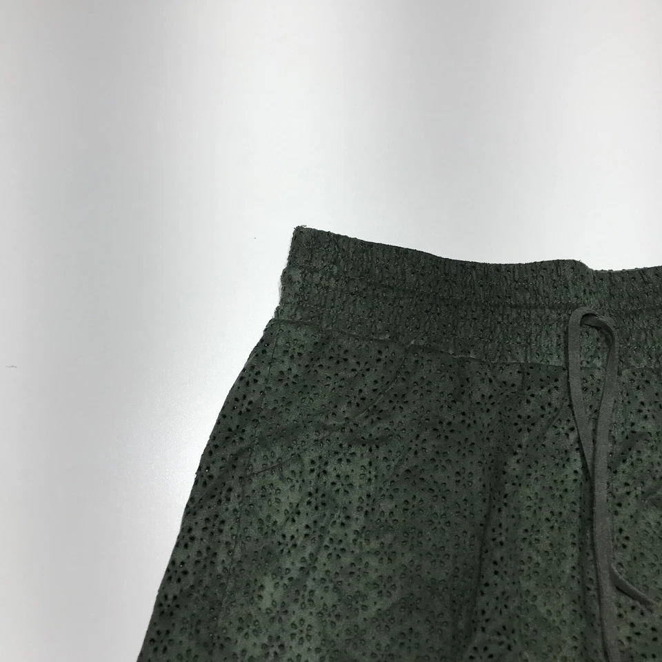 Pantalones Cortos Maurices Para Mujer Talla Mediana Verde Imitación Gamuza Corte Láser Ojales Pull On Foto 4 de 4