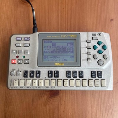 Yamaha QY70 Mobile Sequencer JANK mit Adapter