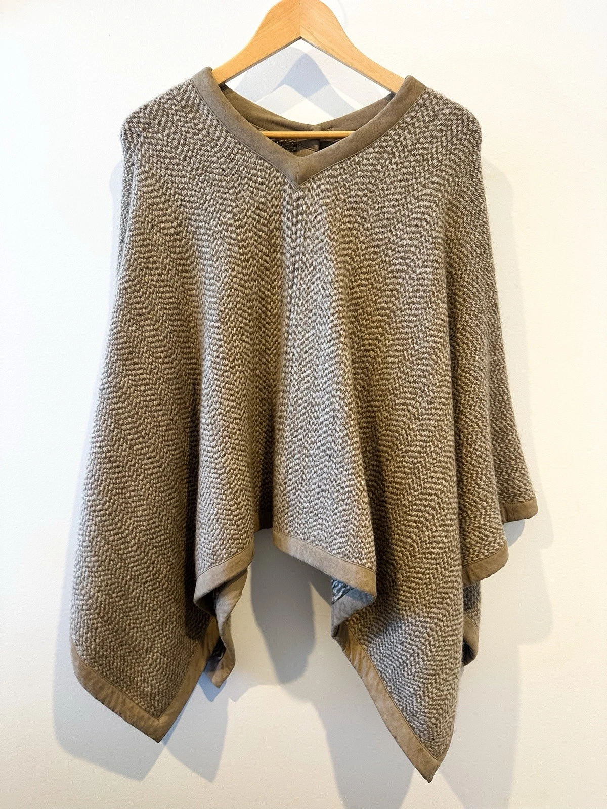 Ralph Lauren Black Label Women’s Tan Cashmere, Alpaca & Suede Poncho - Size: M/L