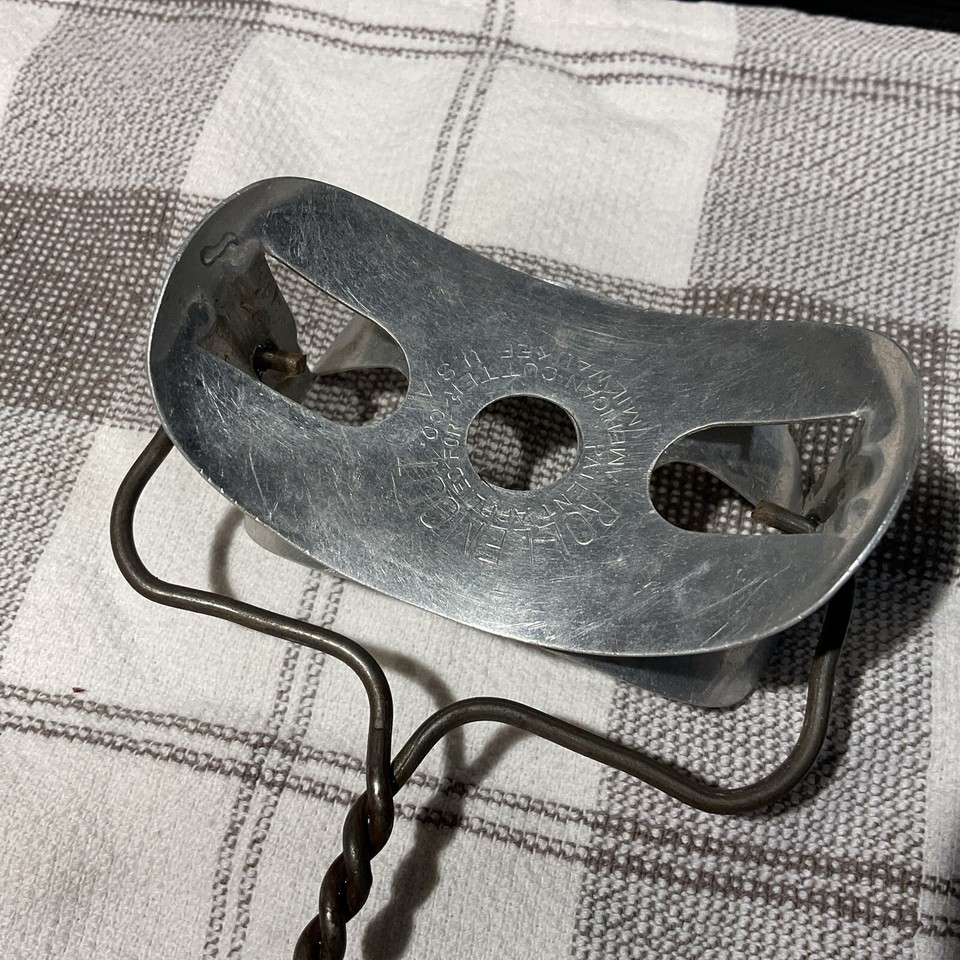 Vintage Rollemout American Cutter Pastry Dough Kitchenware Wood Handle